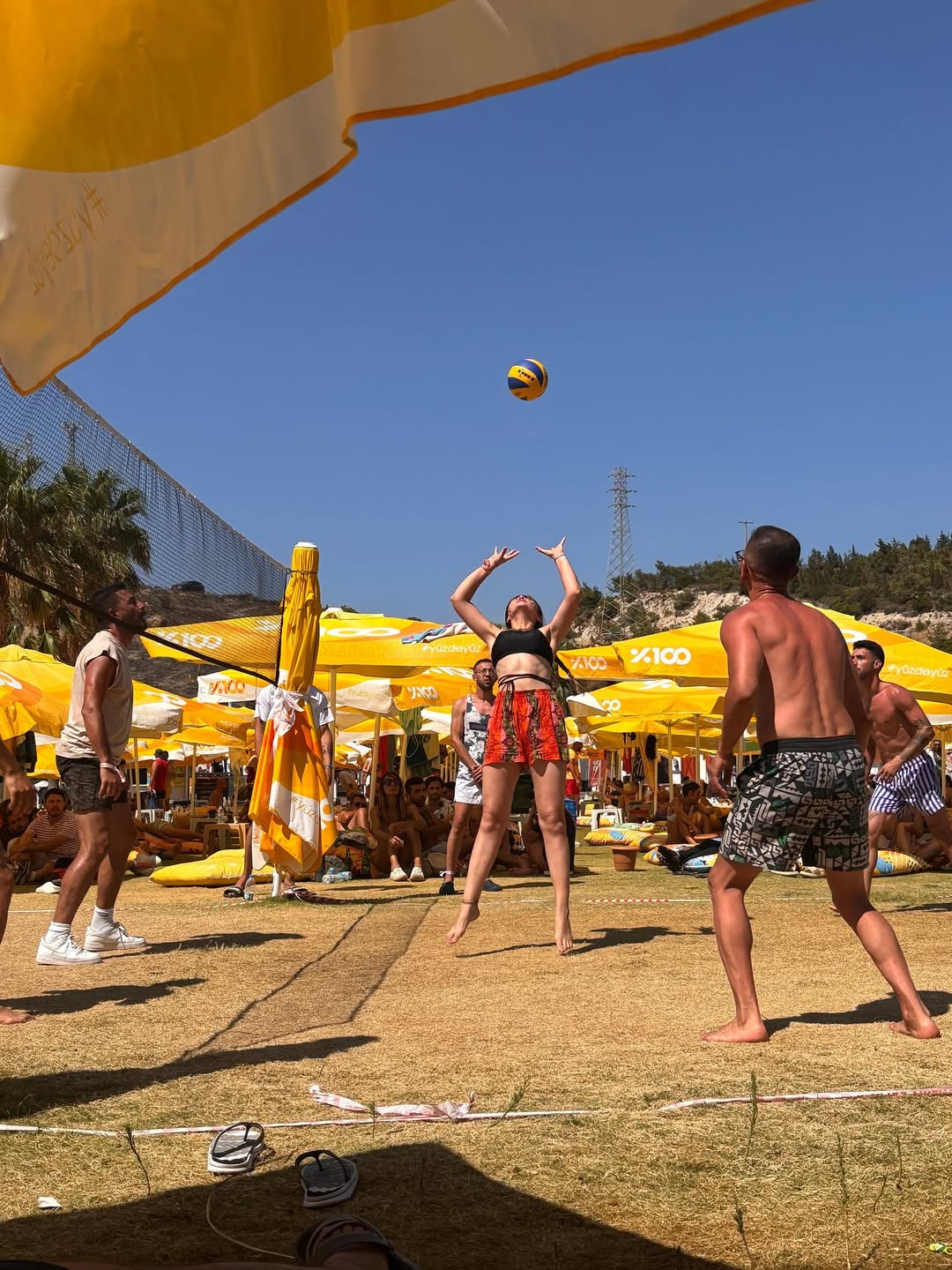 Sabah Voleybol Şampiyonu, Akşam 90’Lar Partisi Starı, Öğlen Colorfest’te Gökkuşağının Yürüyen Ha (11)